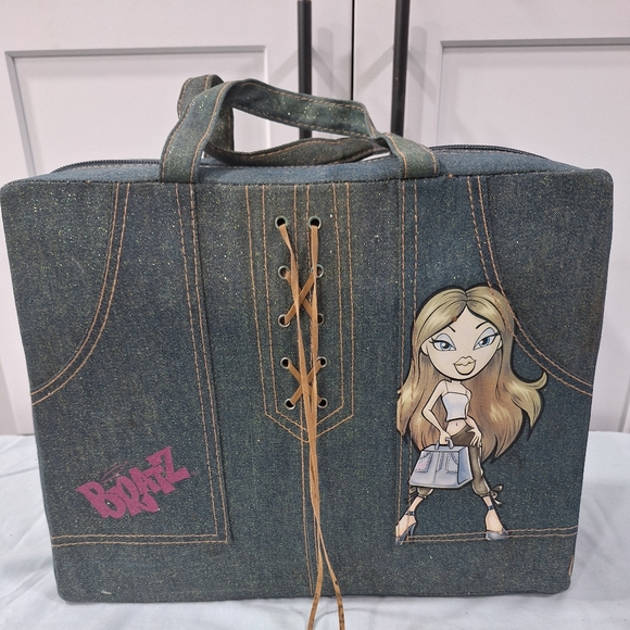 Vintage Bratz Dolls In Blue Jean Carrying Case- 2004 MGM